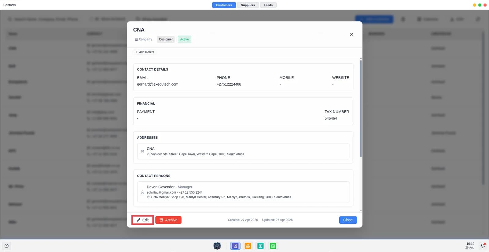 Screen shows customer modal.